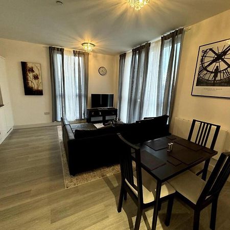 Cozy Bracknell Apartment With Modern Amenities 외부 사진