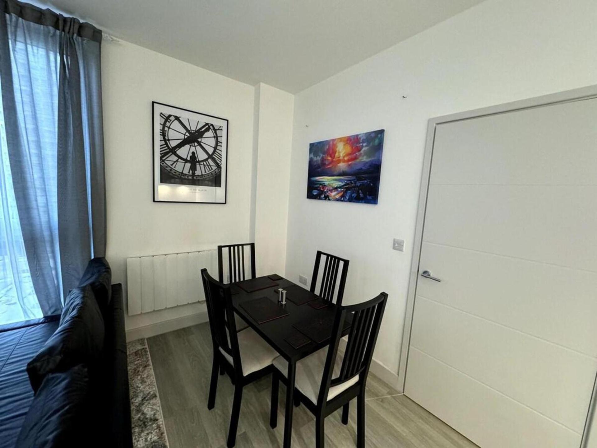 Cozy Bracknell Apartment With Modern Amenities 외부 사진