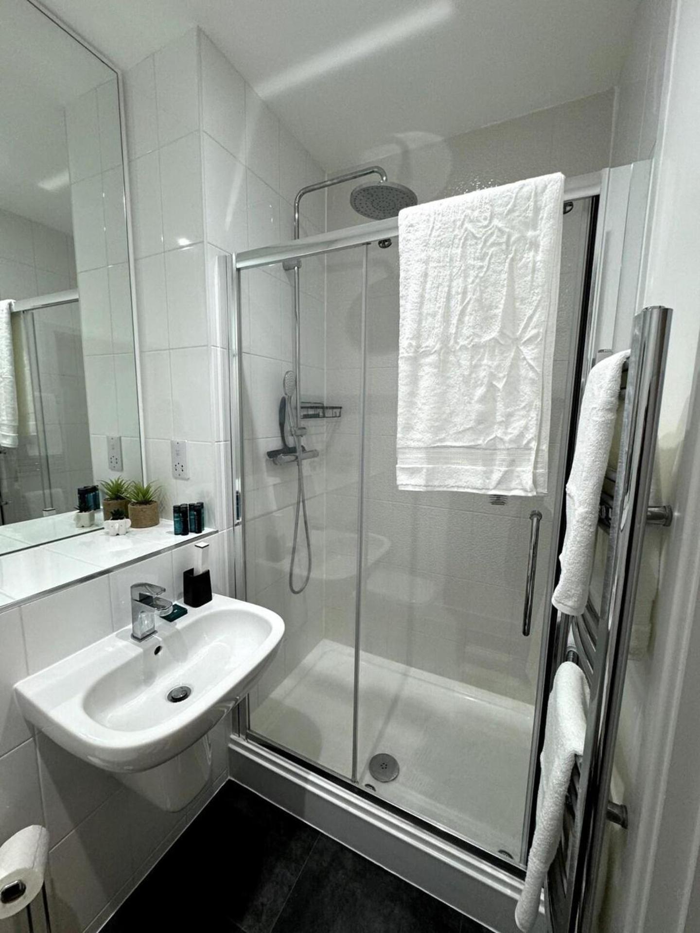 Cozy Bracknell Apartment With Modern Amenities 외부 사진