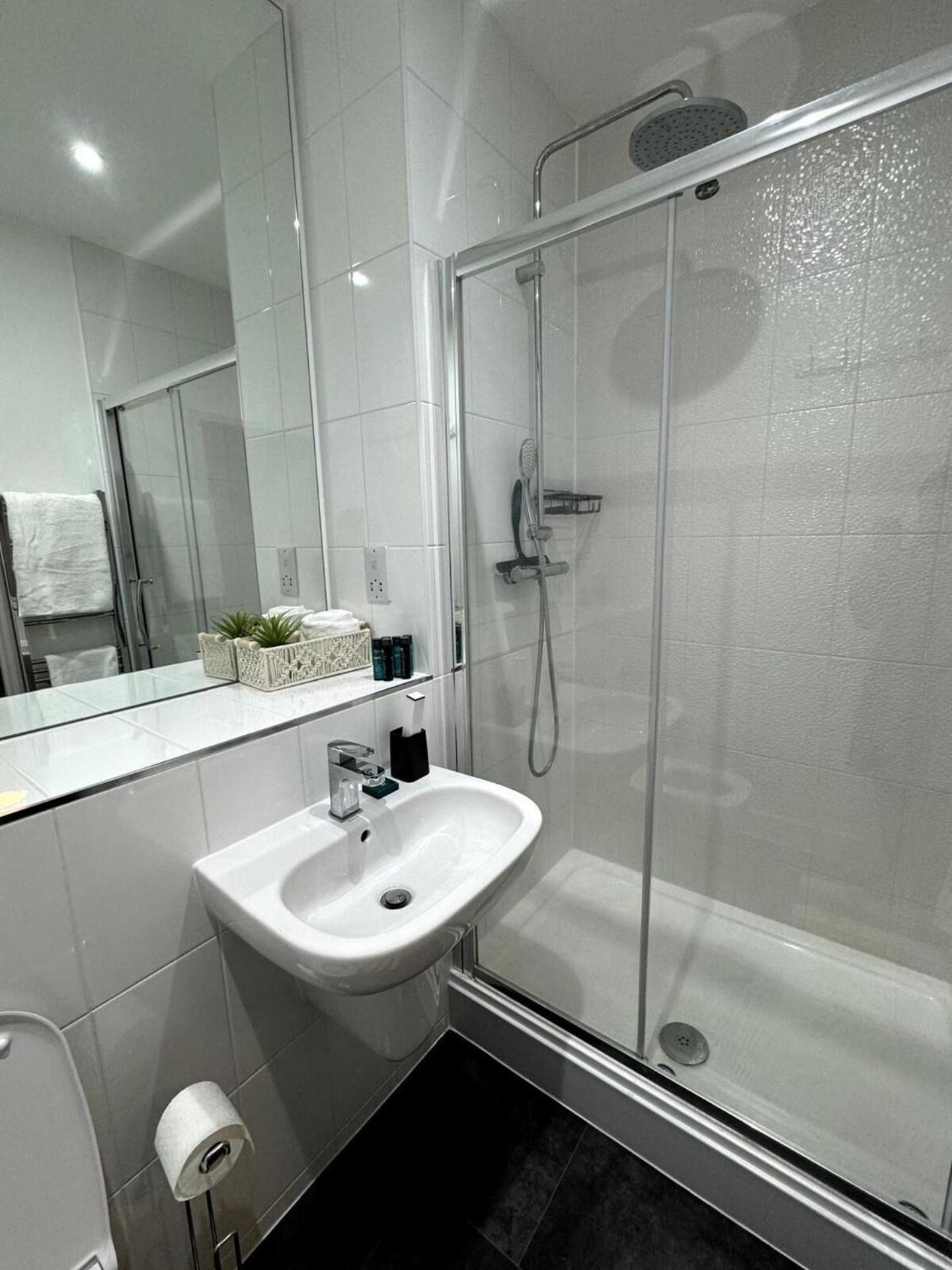 Cozy Bracknell Apartment With Modern Amenities 외부 사진